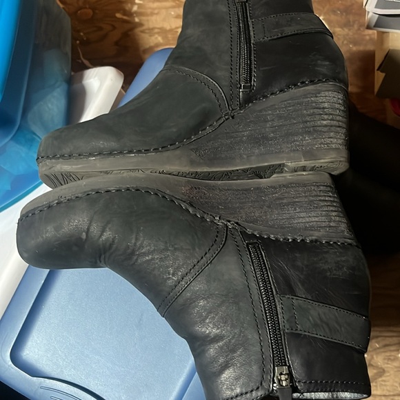 Dansko boots! Suede and black leather . - Picture 6 of 9
